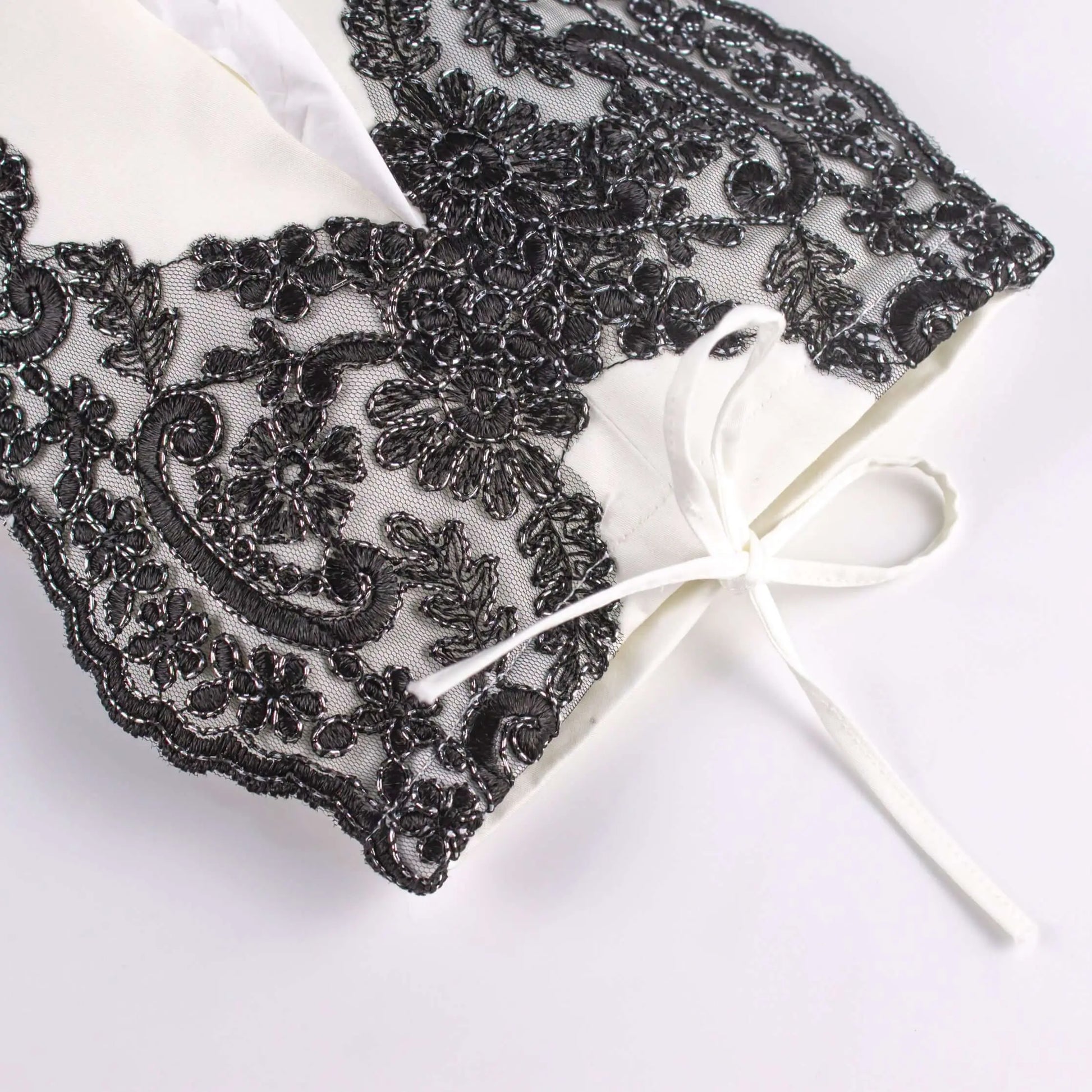 Soft Tissue Cover White with Black Silver Lace - Pieces SA