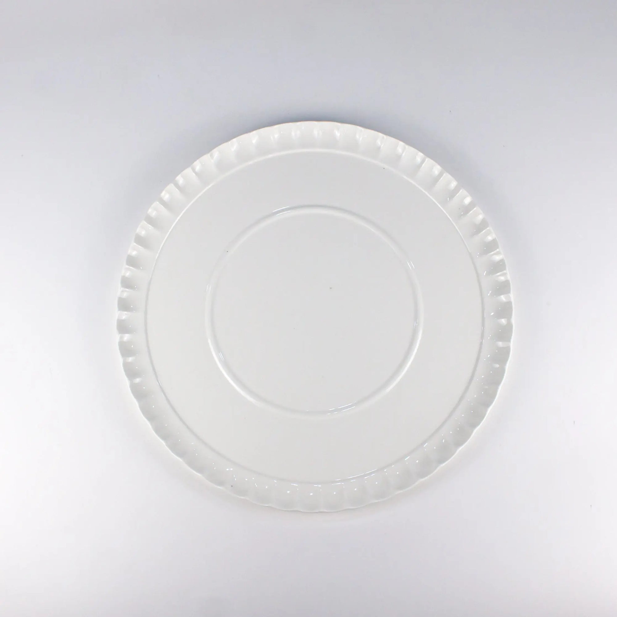 L Ripple Plate In Porcelain - Pieces SA