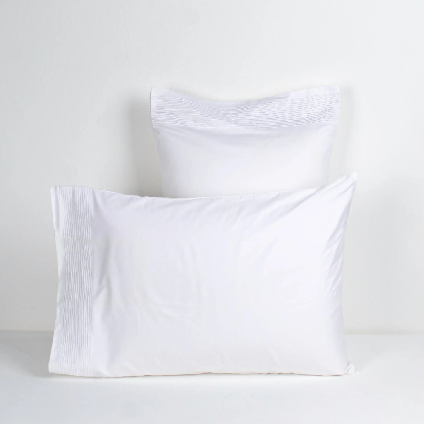 Kassatex White Lined Stride Pillowcase Set - Pieces SA