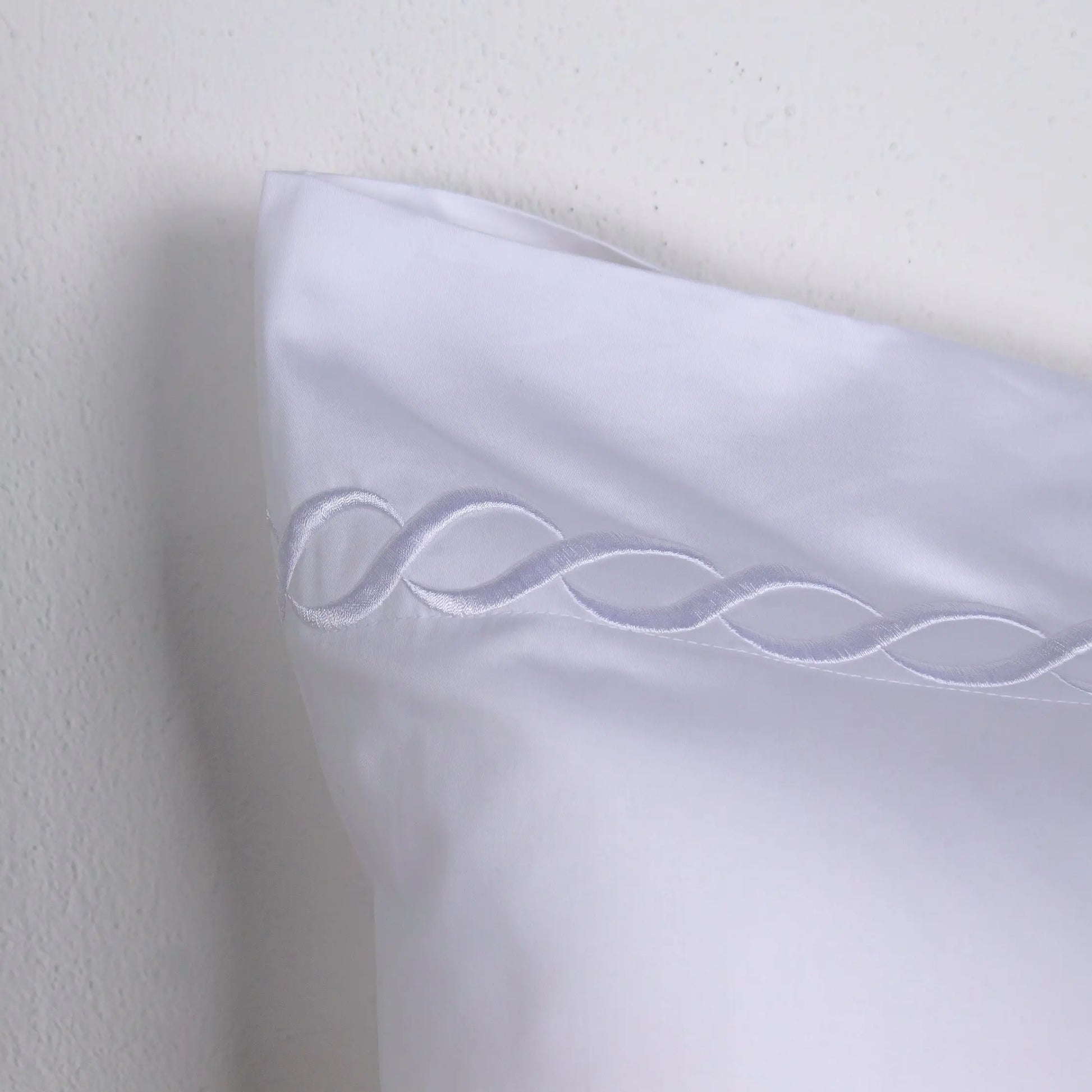 Kassatex White Stride Pillowcase Set - Pieces SA